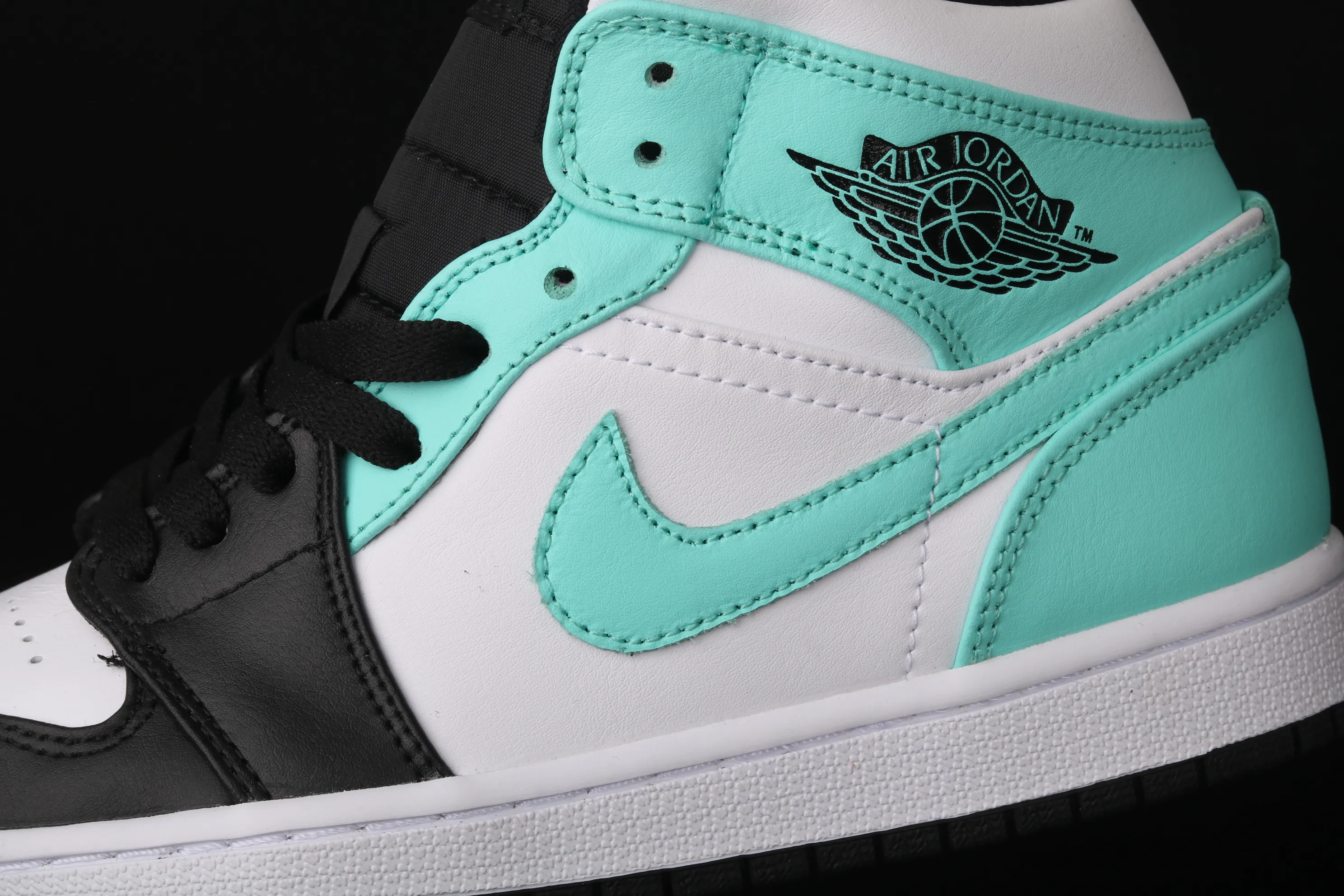 All categories Air Jordan Jordan series basketball shoes Air Jordan 1 Mid Air Jordan 1 Mid AJ1 Joe 1 black and white blue Zhongbang basketball shoes 554724-132